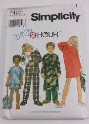 7407 SIMPLICITY CHILD PAJAMAS, NIGHTSHIRT, ROBE, PJ BAG, BOOTIES PATTERN UNCUT 5-8